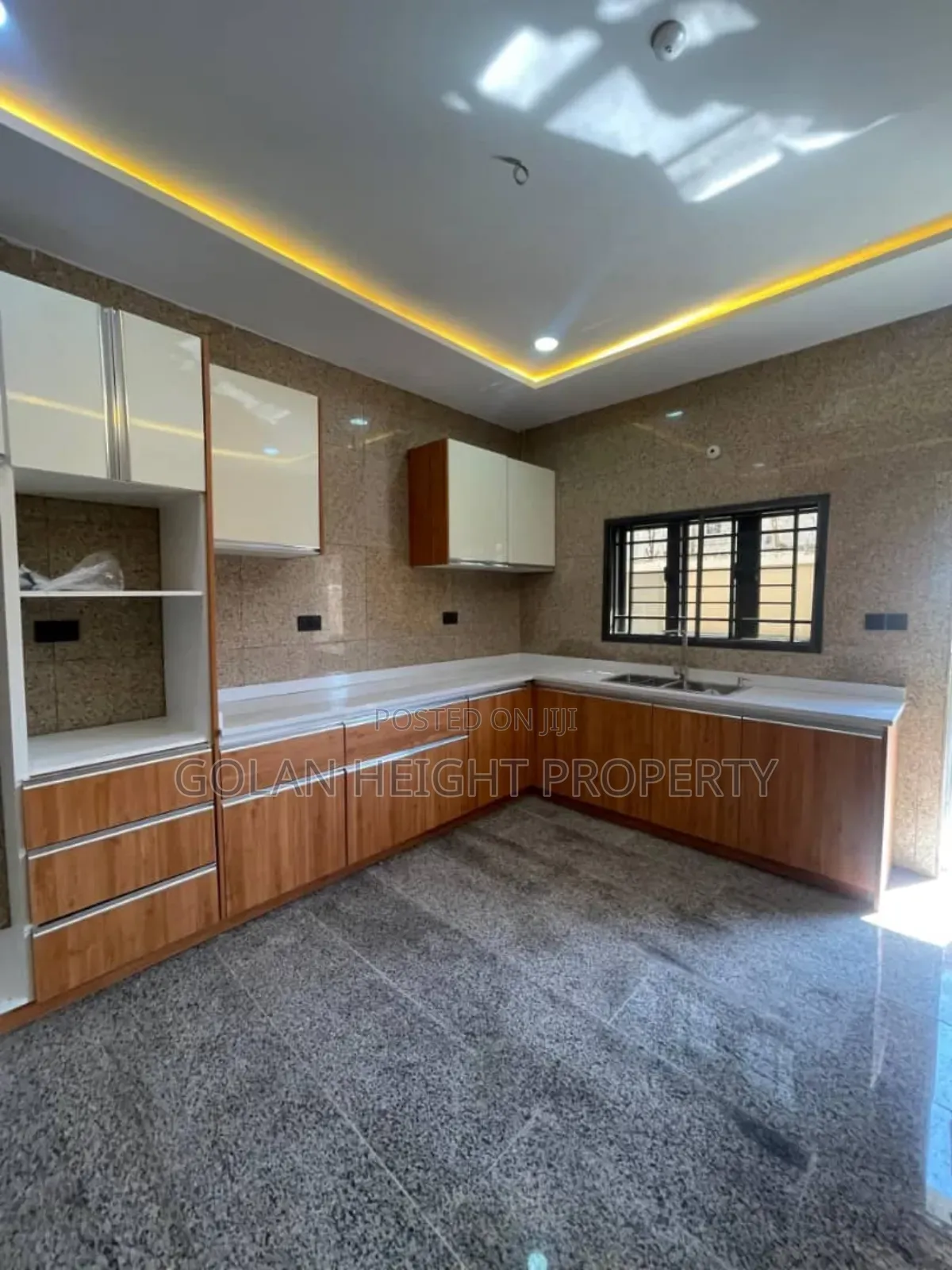4bdrm House in Diplomatic Zone, Katampe Extension for sale