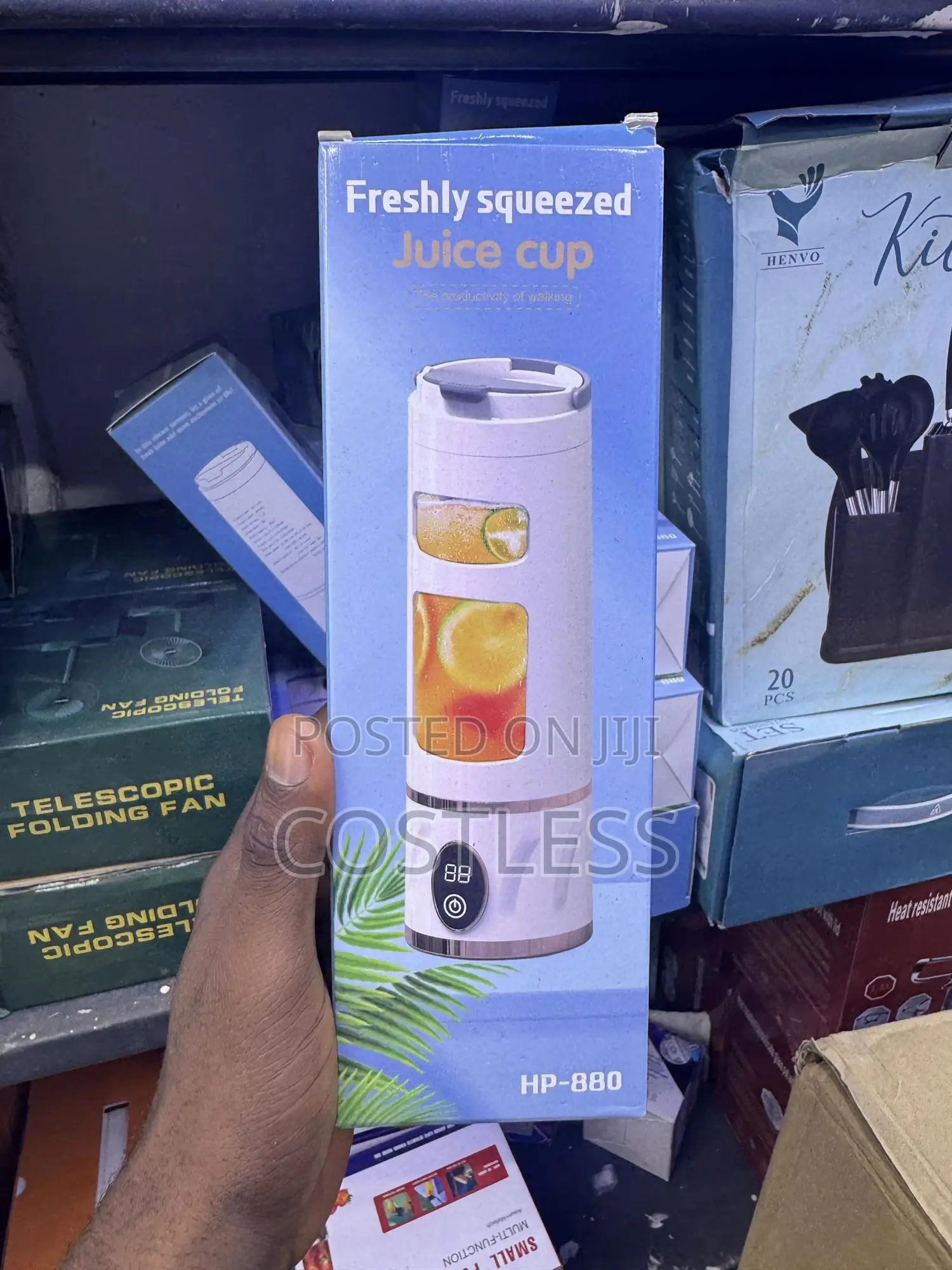 Portable Rechargeable Shaker Fruit Juicer With 8 Blades