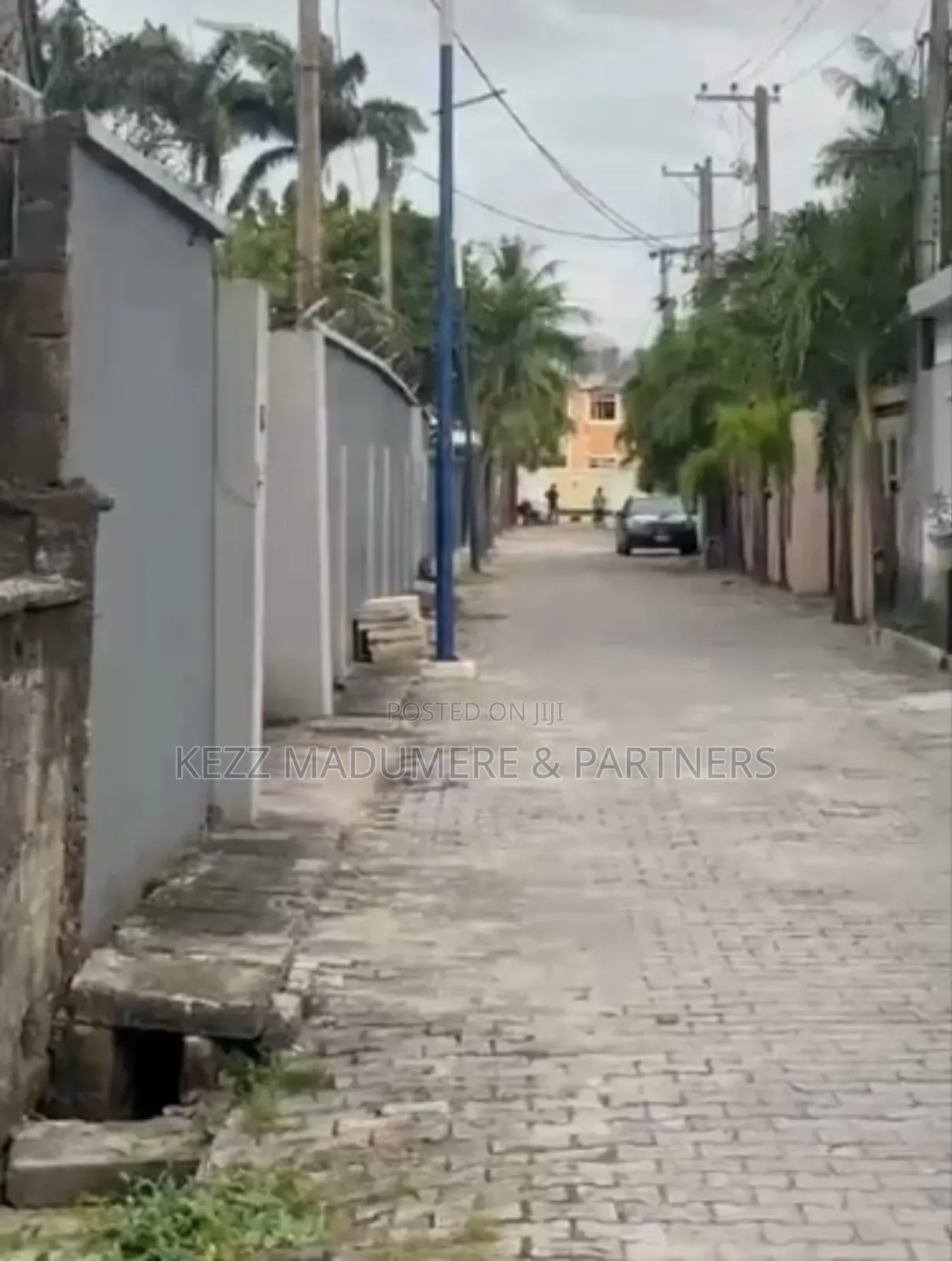 For Sale : A Fenced/ Gated 1 Plot Off Sani Abacha Rd,New Gra