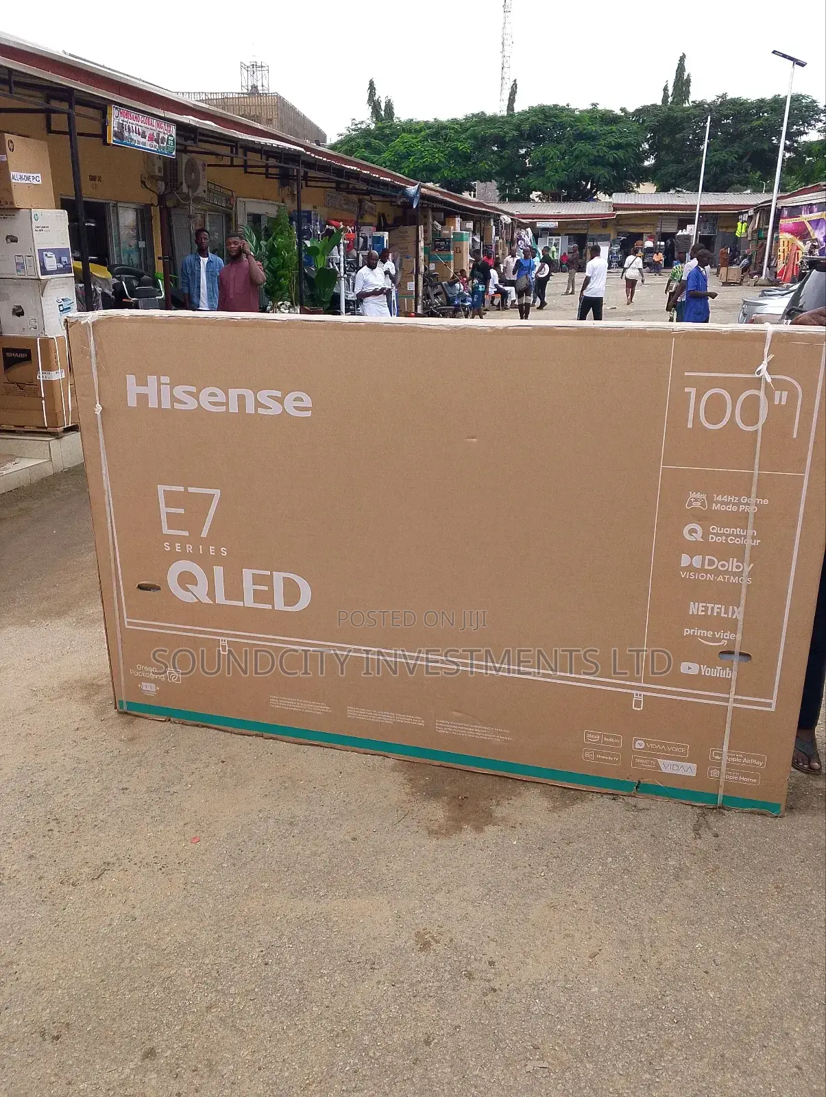 Hisense 100" Qled E7  Smart Television.