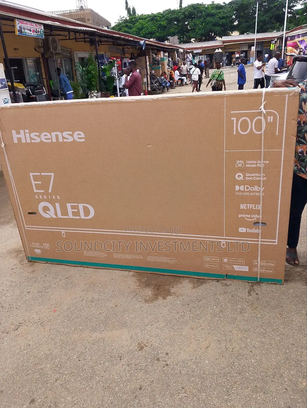 Hisense 100" Qled E7  Smart Television.
