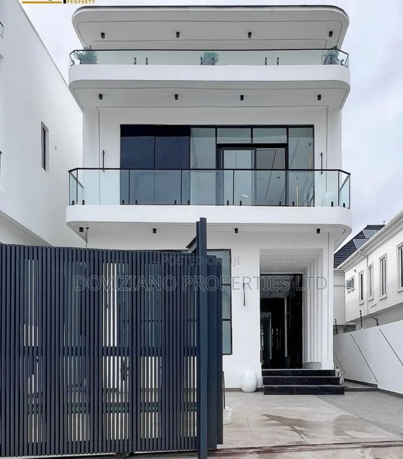 5bdrm Duplex in Chevron for sale