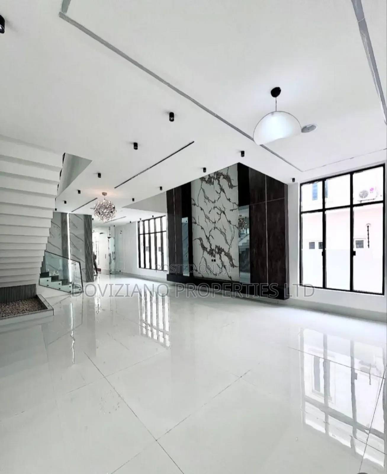 5bdrm Duplex in Chevron for sale