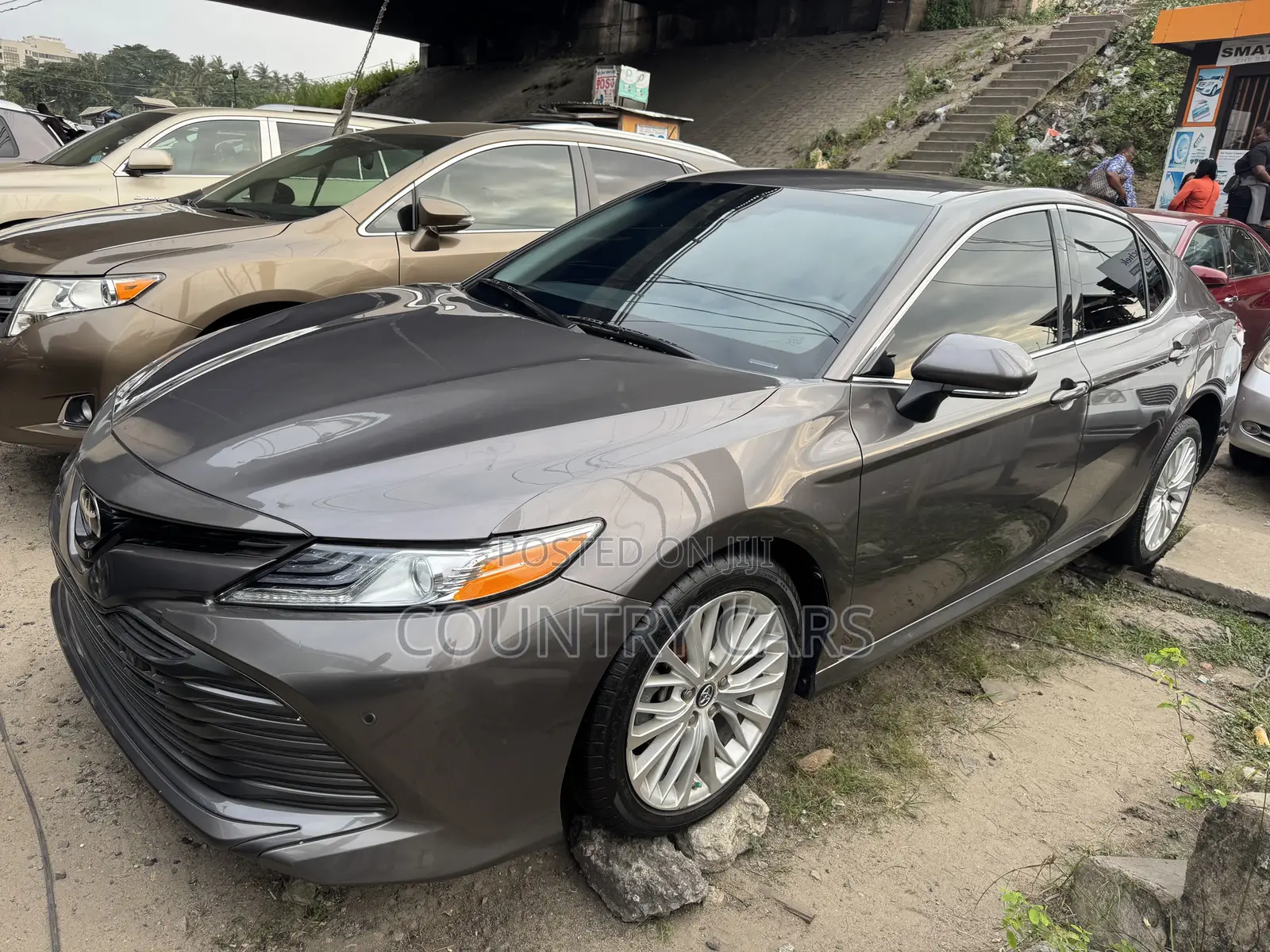 Toyota Camry XLE (2.5L 4cyl 8A) 2019 Gray