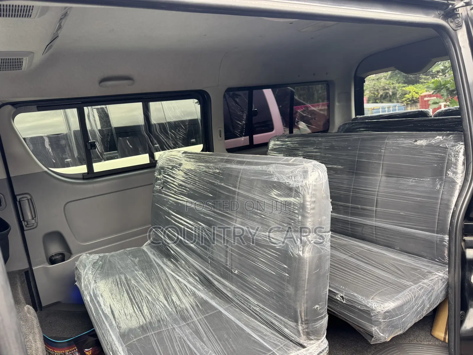 Toyota HiAce 2010 Black