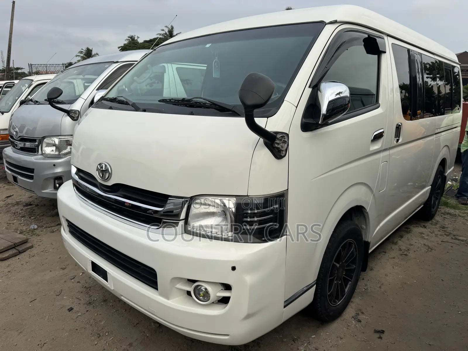 Toyota HiAce 2015 White
