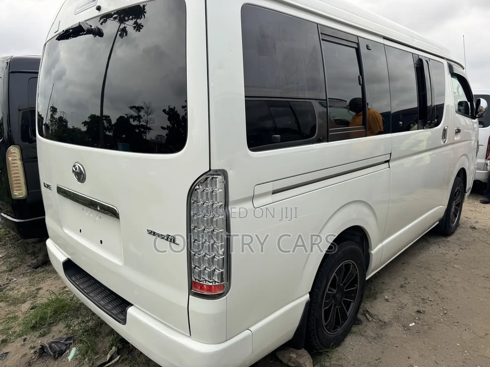 Toyota HiAce 2015 White