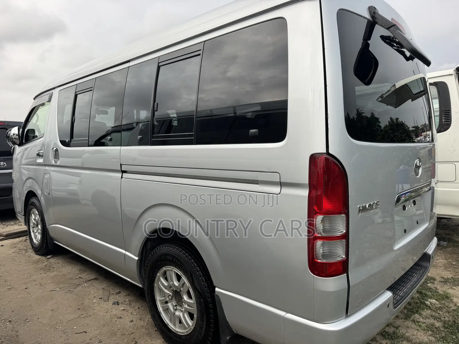 Toyota HiAce 2015 Silver
