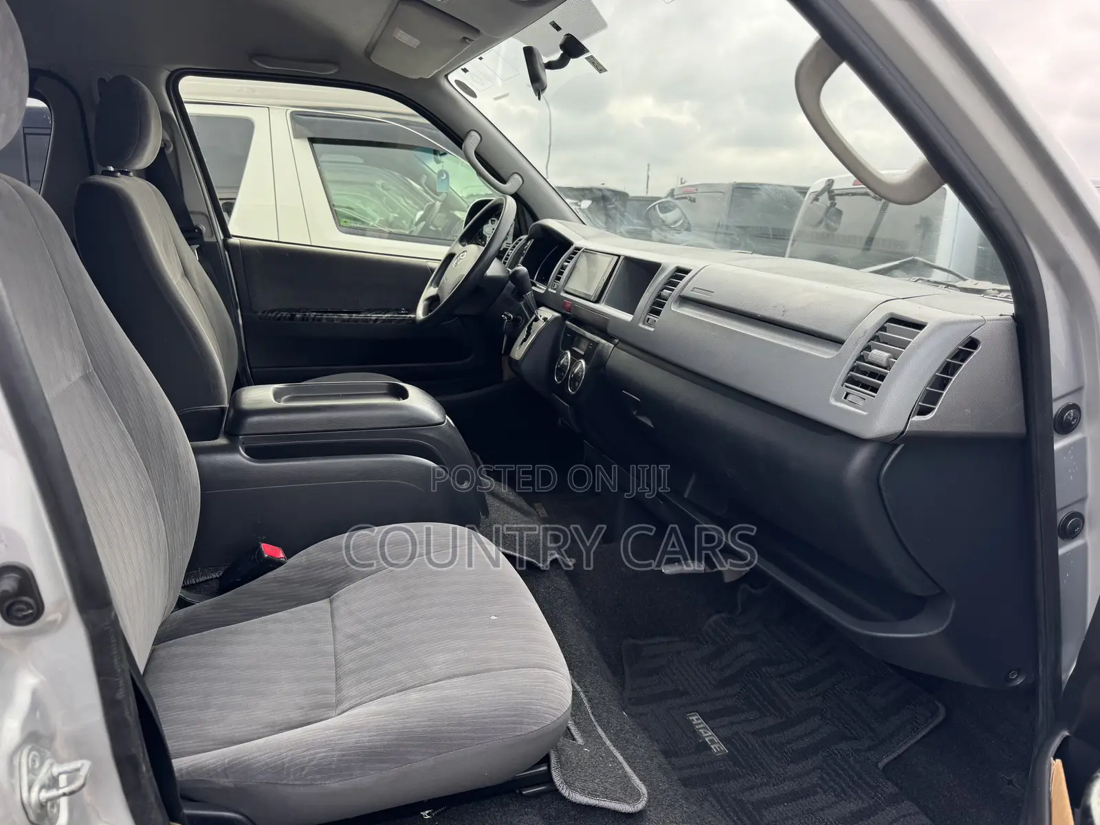Toyota HiAce 2015 Silver