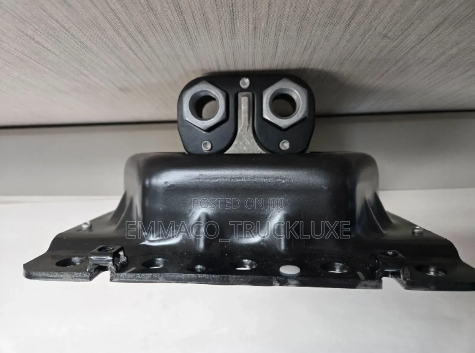 Engine Seat ( Mack )