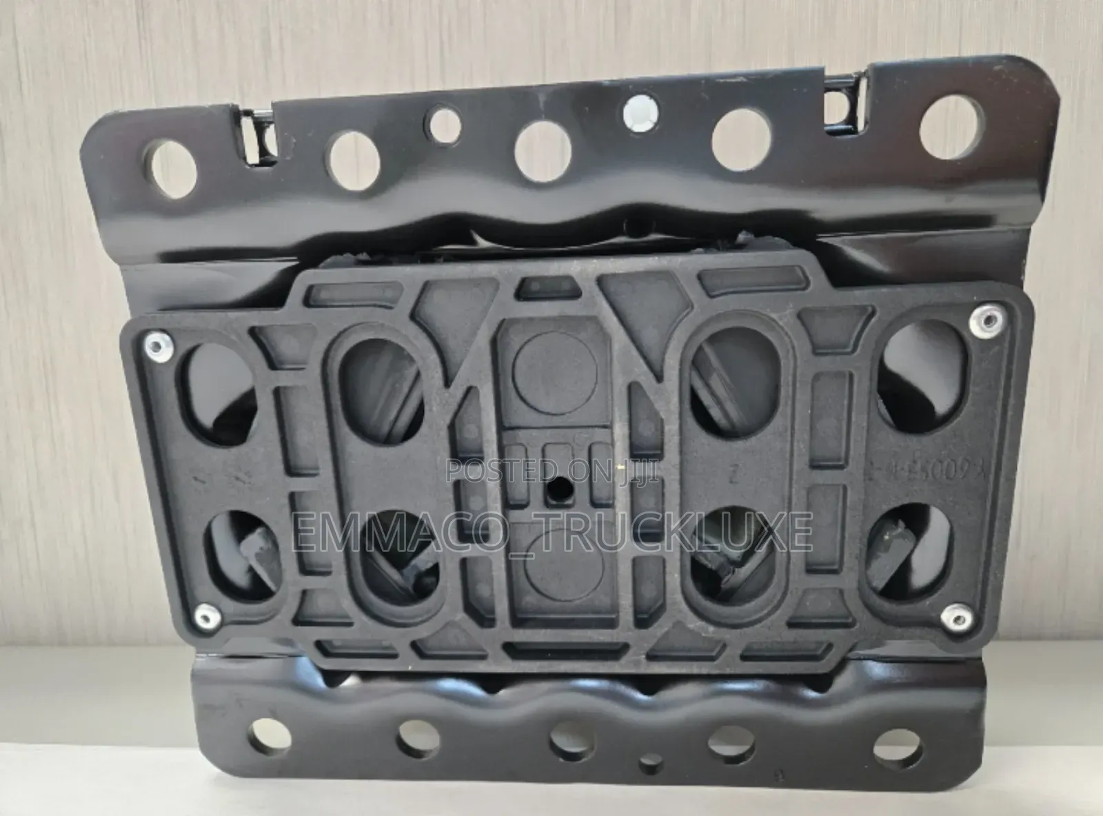 Engine Seat ( Mack )