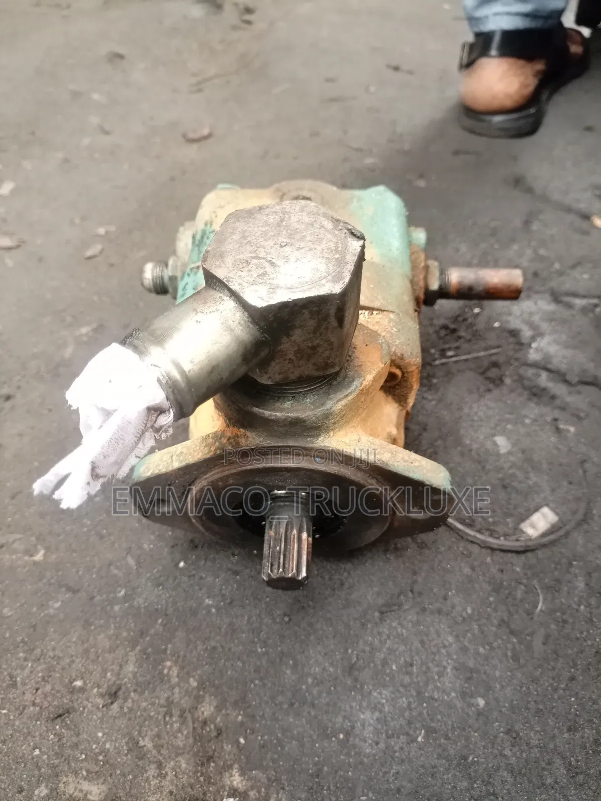 Power Steering Pump Mack V20