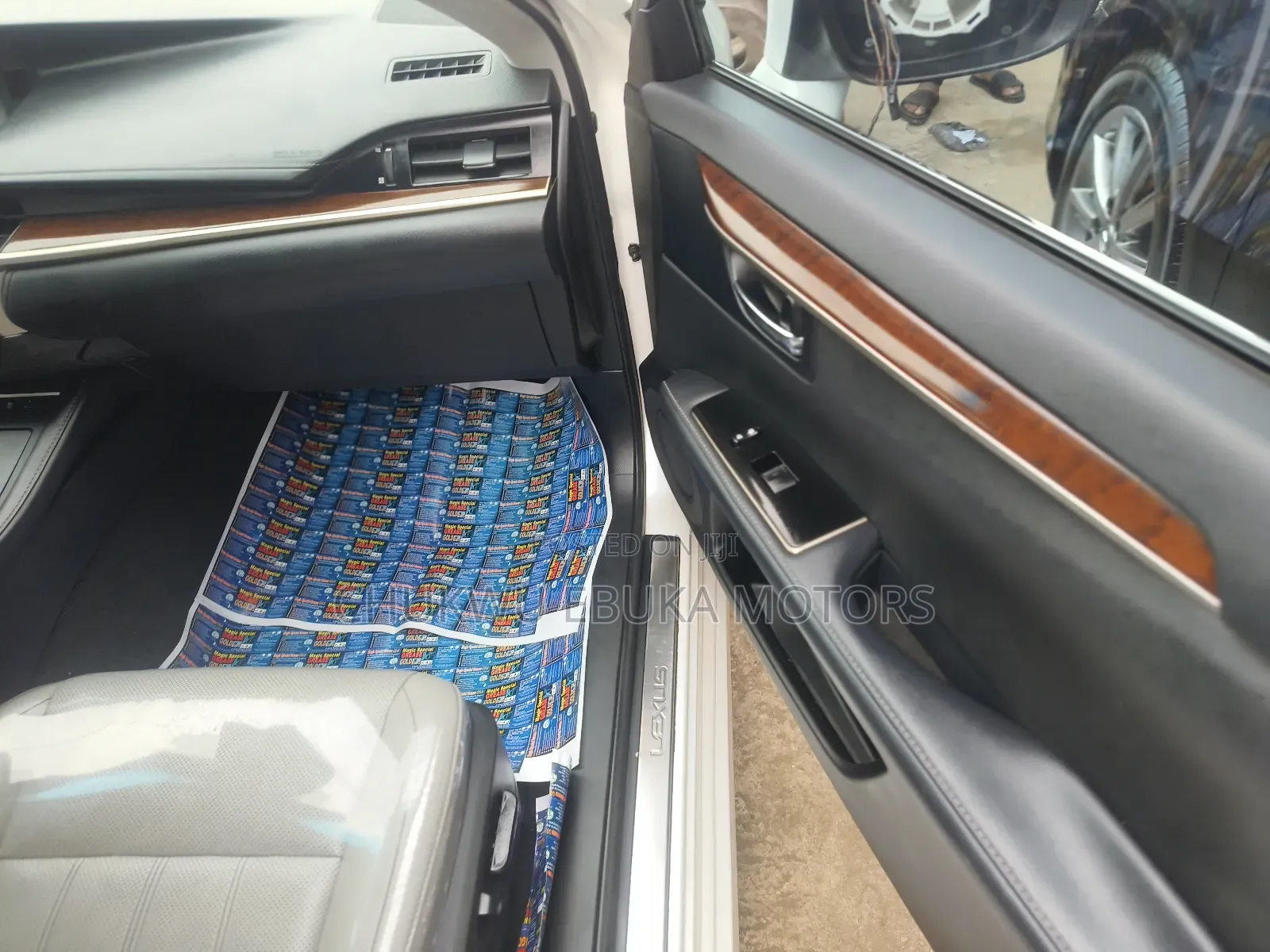 Lexus ES 350 FWD 2016 White