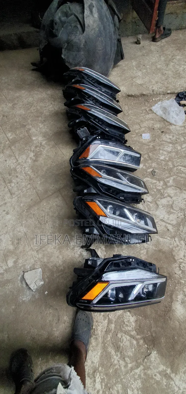 Headlights Volkswagen Atlas Cross Sport