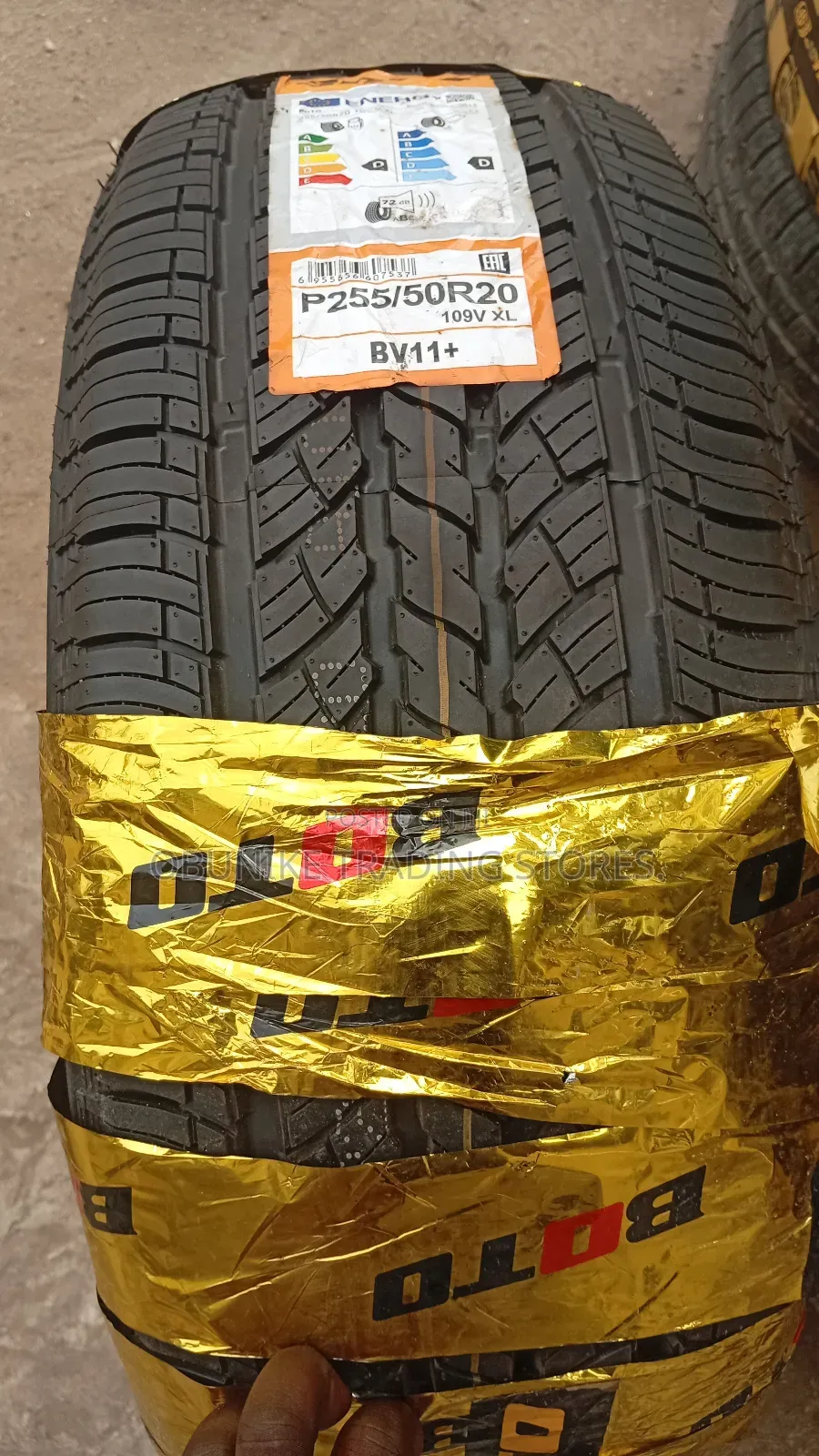 255/50r20 Boto Tire