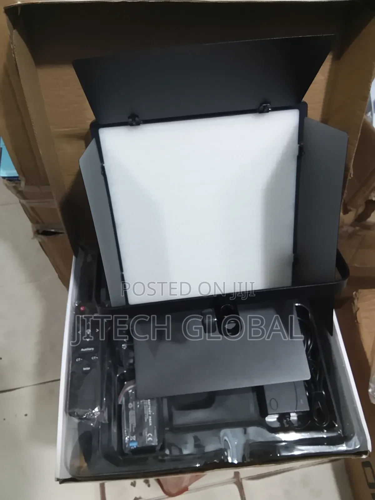 Led 660 Pro With Stand.