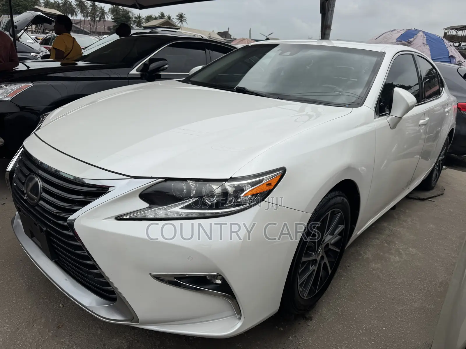 Lexus ES 350 FWD 2016 White