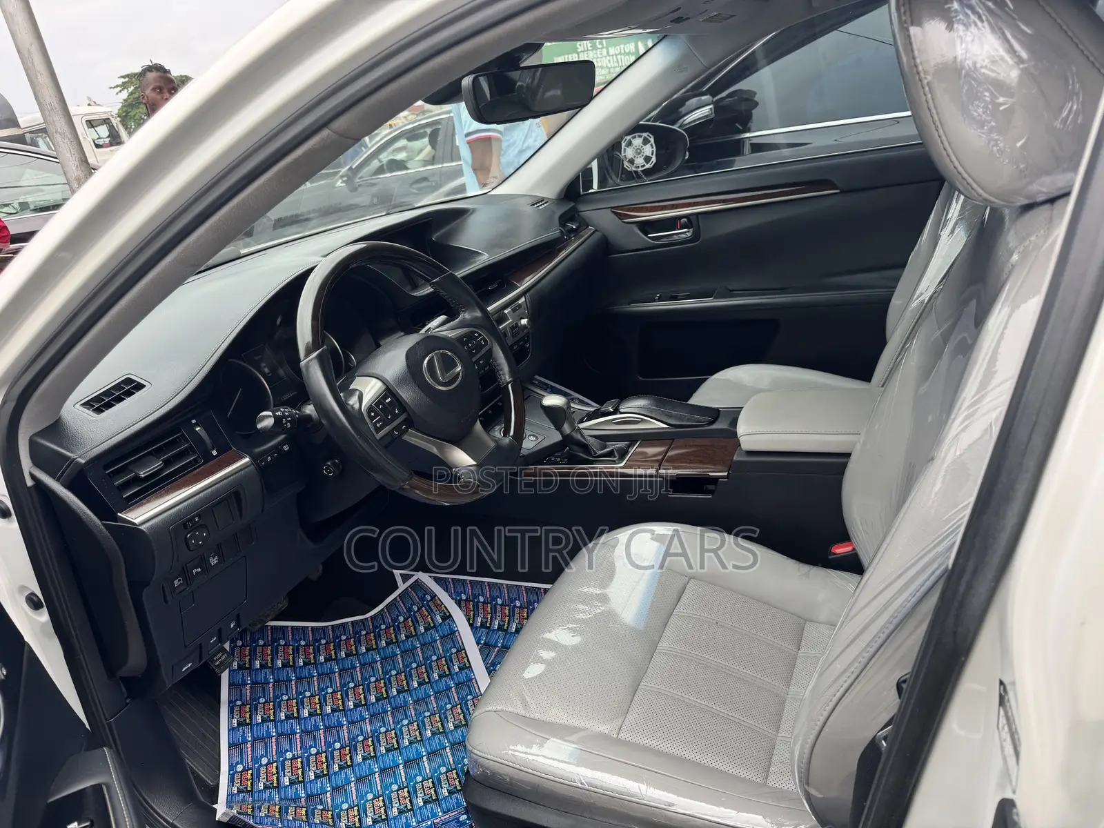 Lexus ES 350 FWD 2016 White
