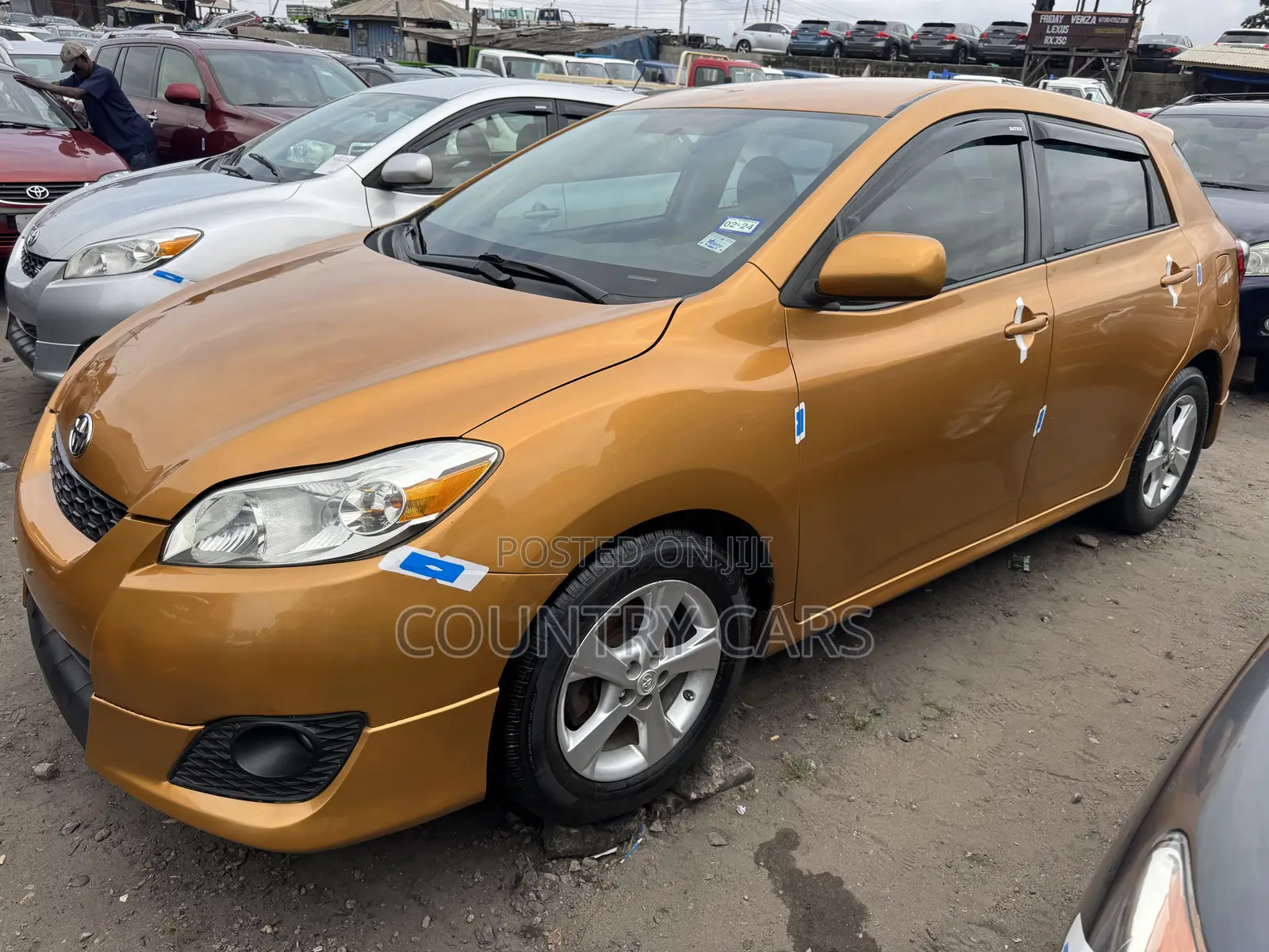Toyota Matrix Hatchback FWD (1.8L 4cyl 5M) 2010 Gold