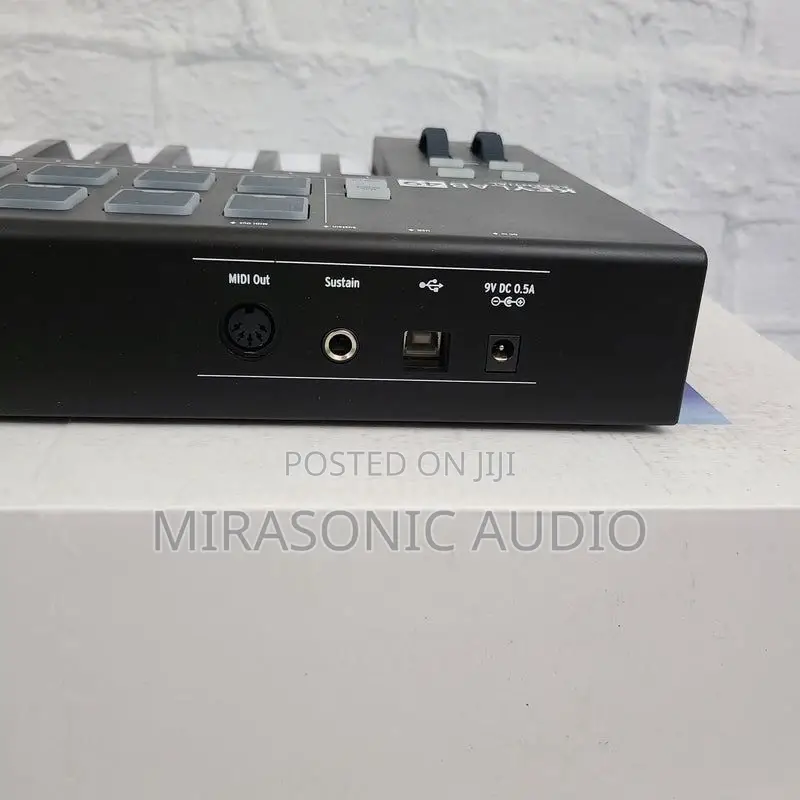 Arturia Keylab Essential 49keys Midi Keyboard With Drumpads