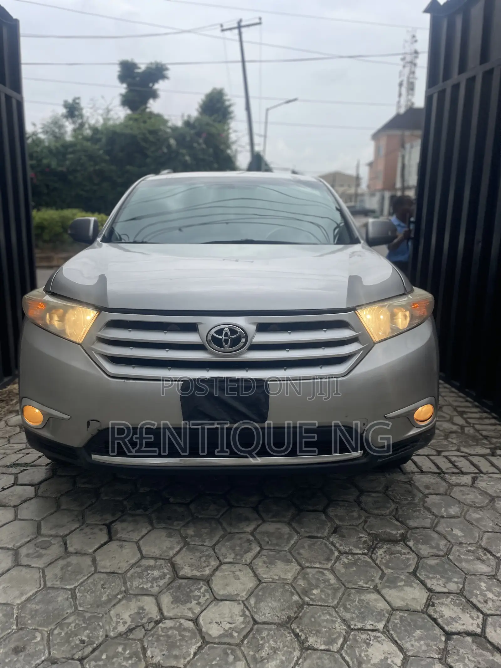Toyota Highlander 2013 Available for Rent