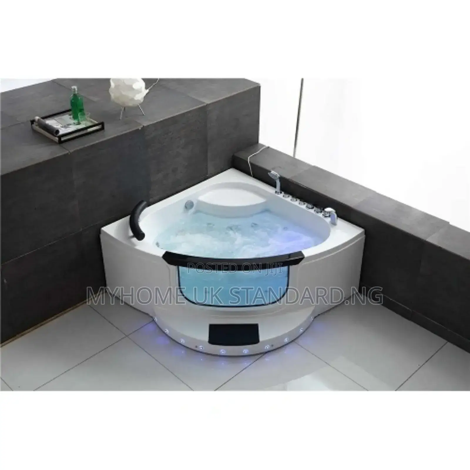 Acylic Freestanding Jacuzzi With Light and Massage
