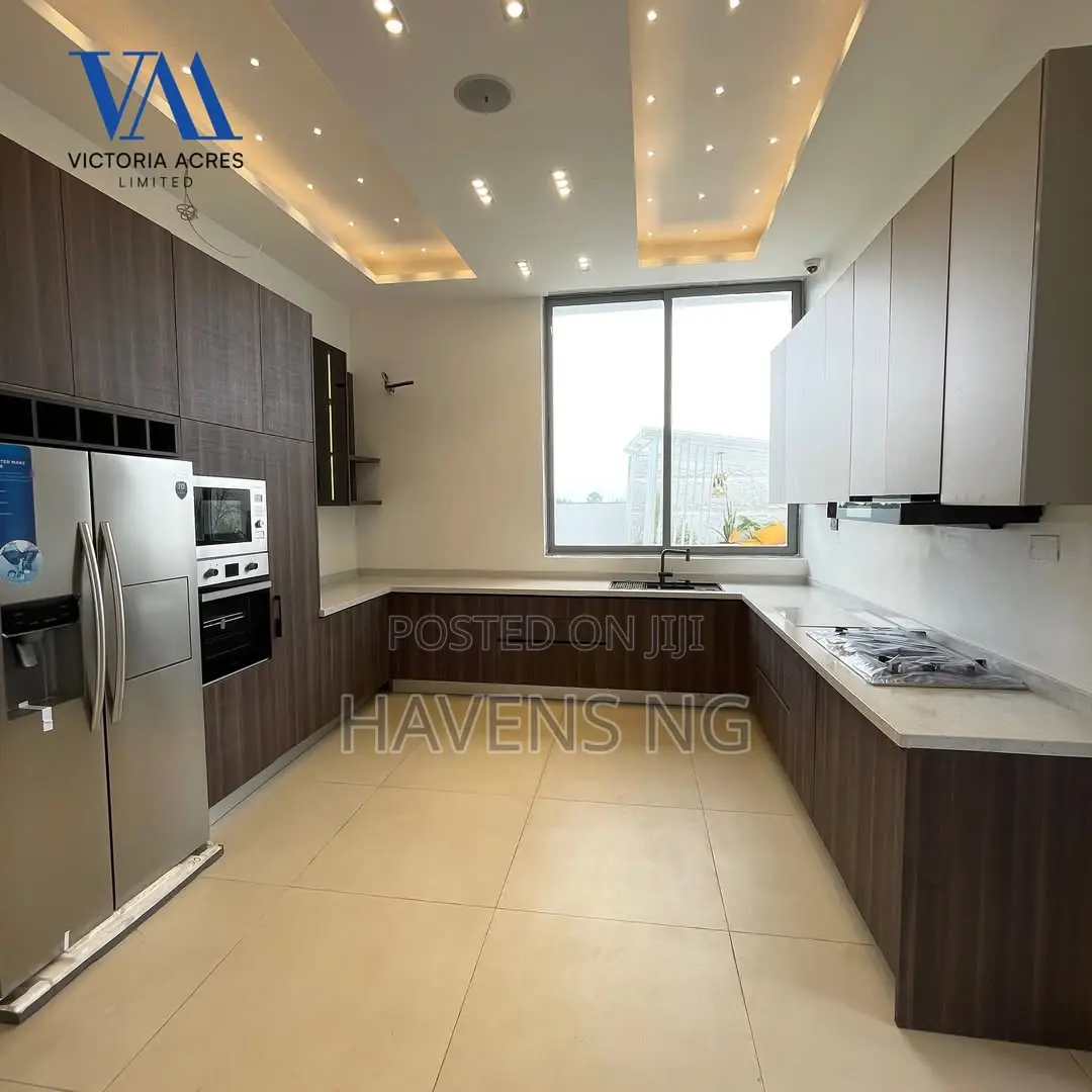 5bdrm Duplex in Osapa london for sale