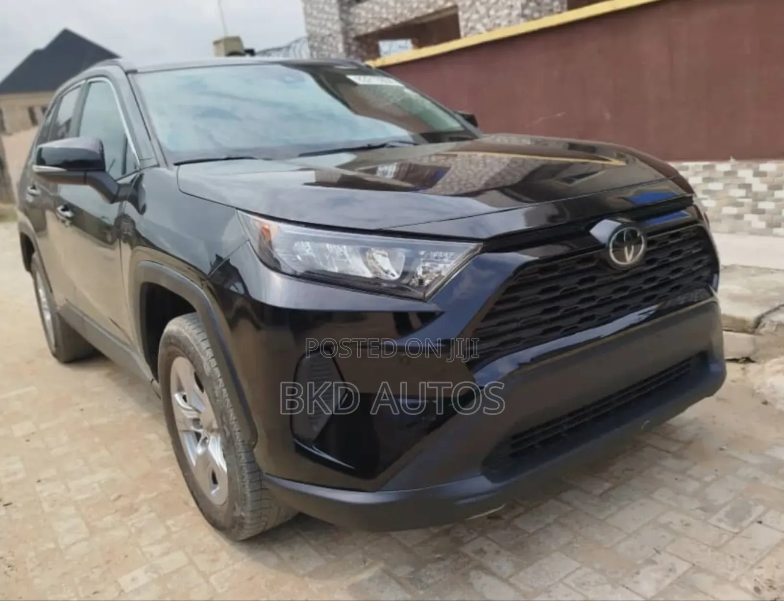 Toyota RAV4 XLE 2021 Black