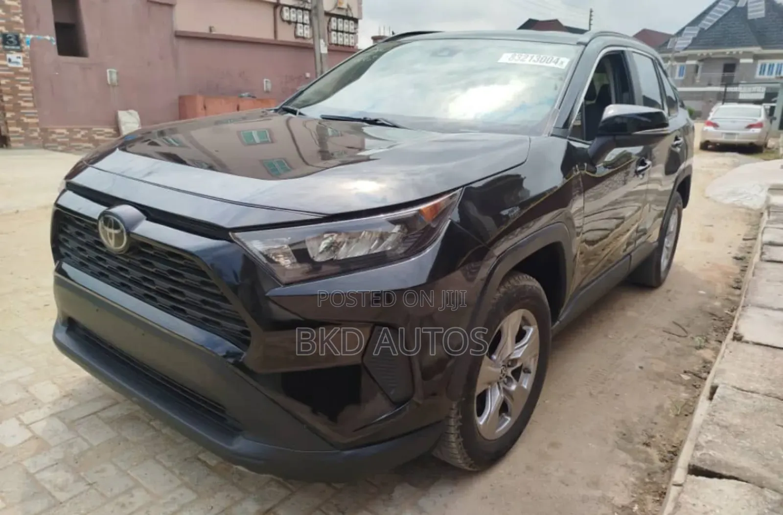 Toyota RAV4 XLE 2021 Black
