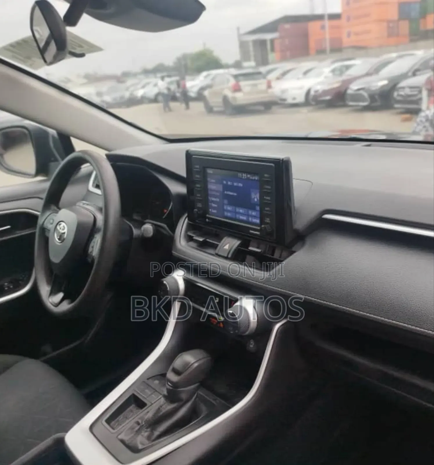 Toyota RAV4 XLE 2021 Black