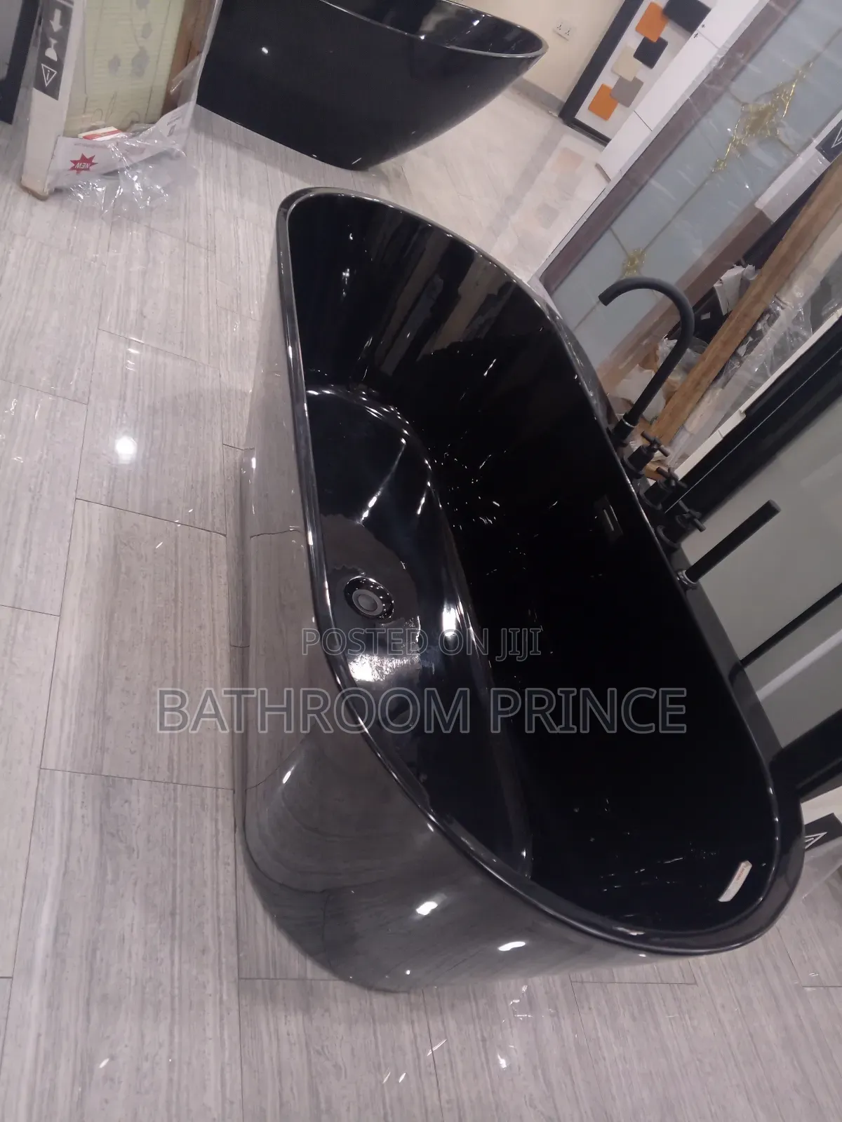 Black Acrylic Bathtub With Mixer Tap