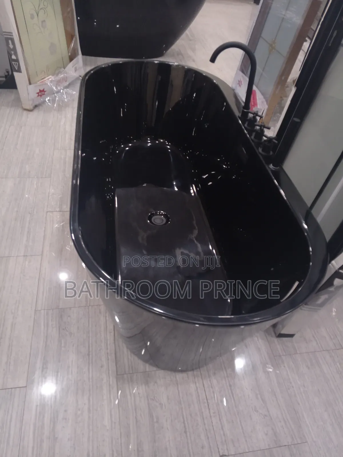 Black Acrylic Bathtub With Mixer Tap