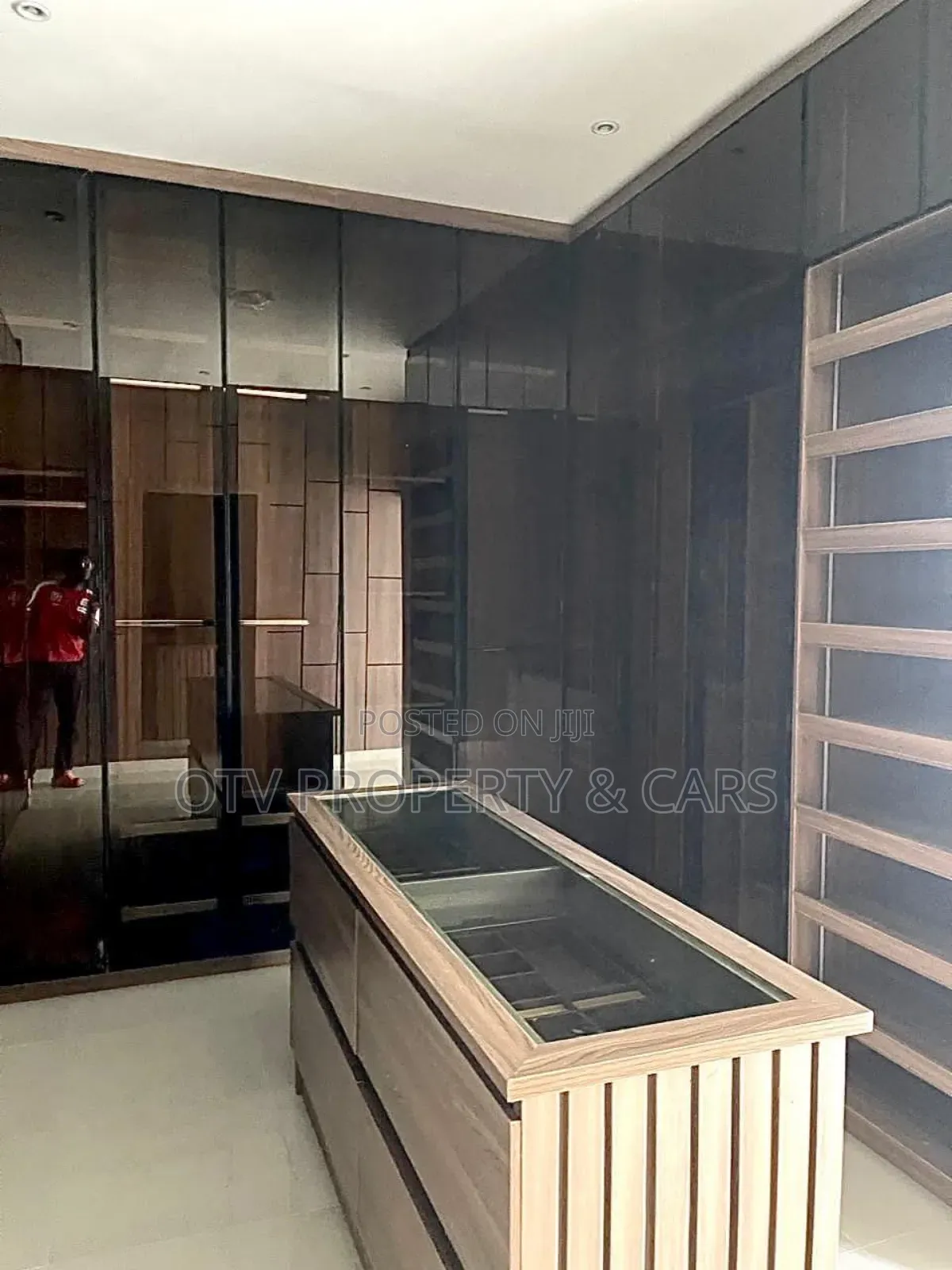 Furnished 6bdrm Duplex in Lekki Phase 1 for sale