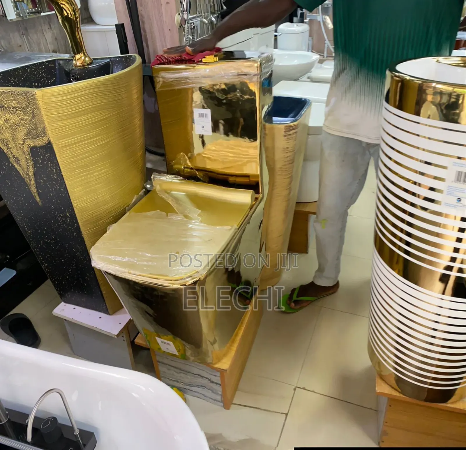 Square Gold Wc With Basin
