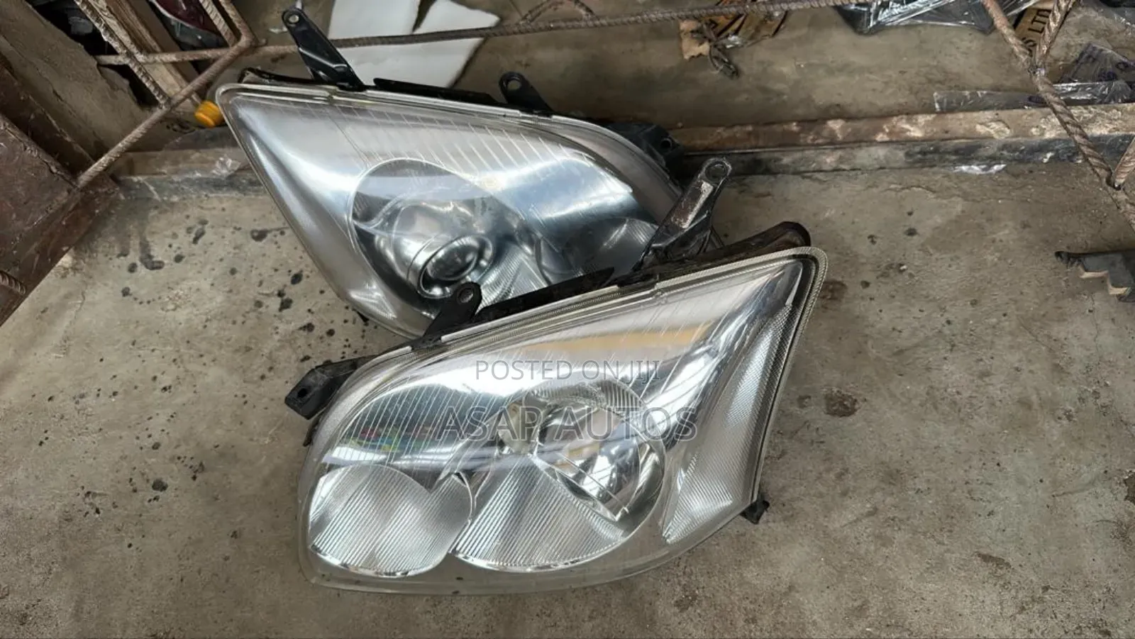 Headlamp for Toyota Avensis 2003