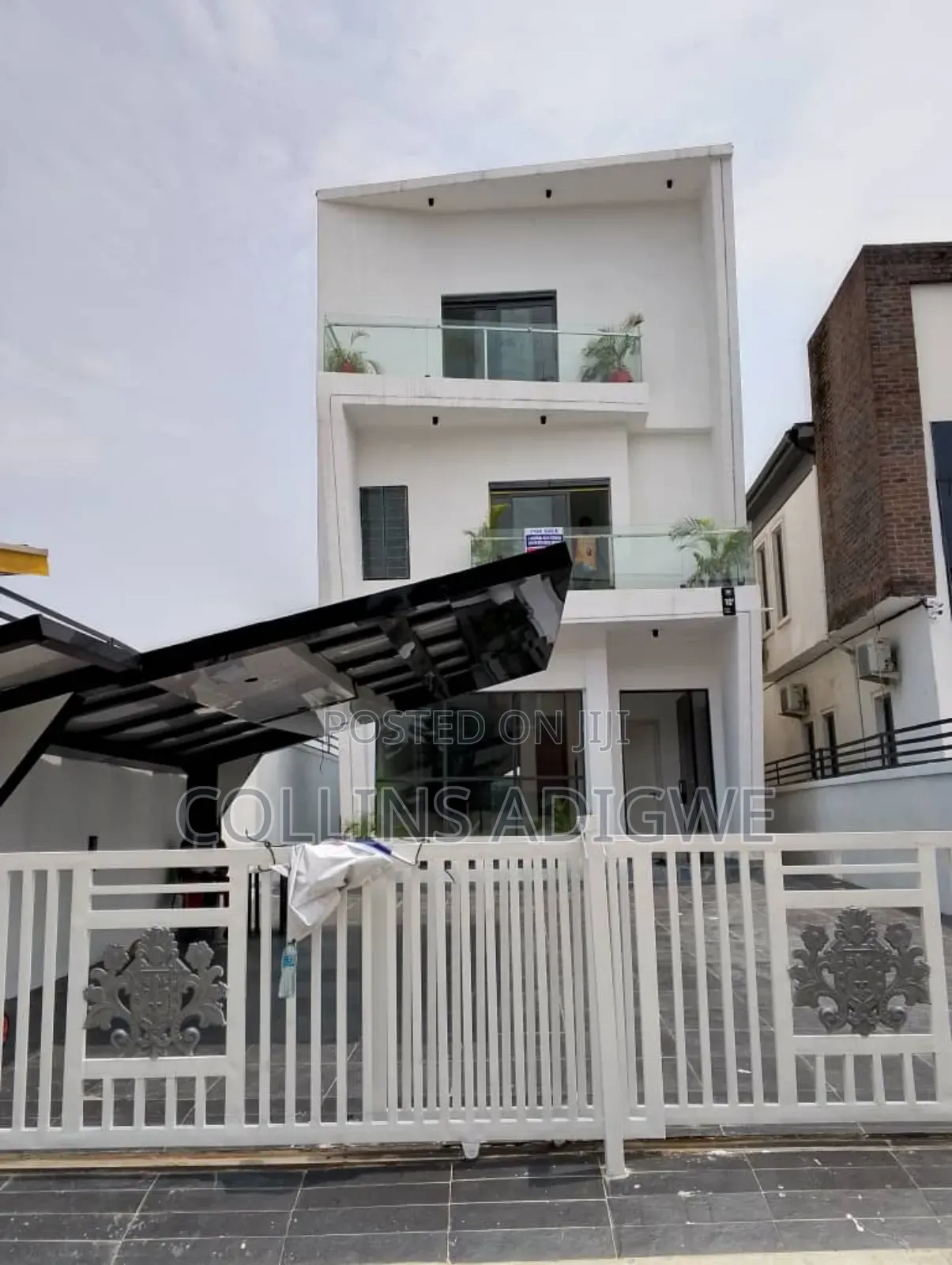 5bdrm Duplex in Call Estate Chevron for sale