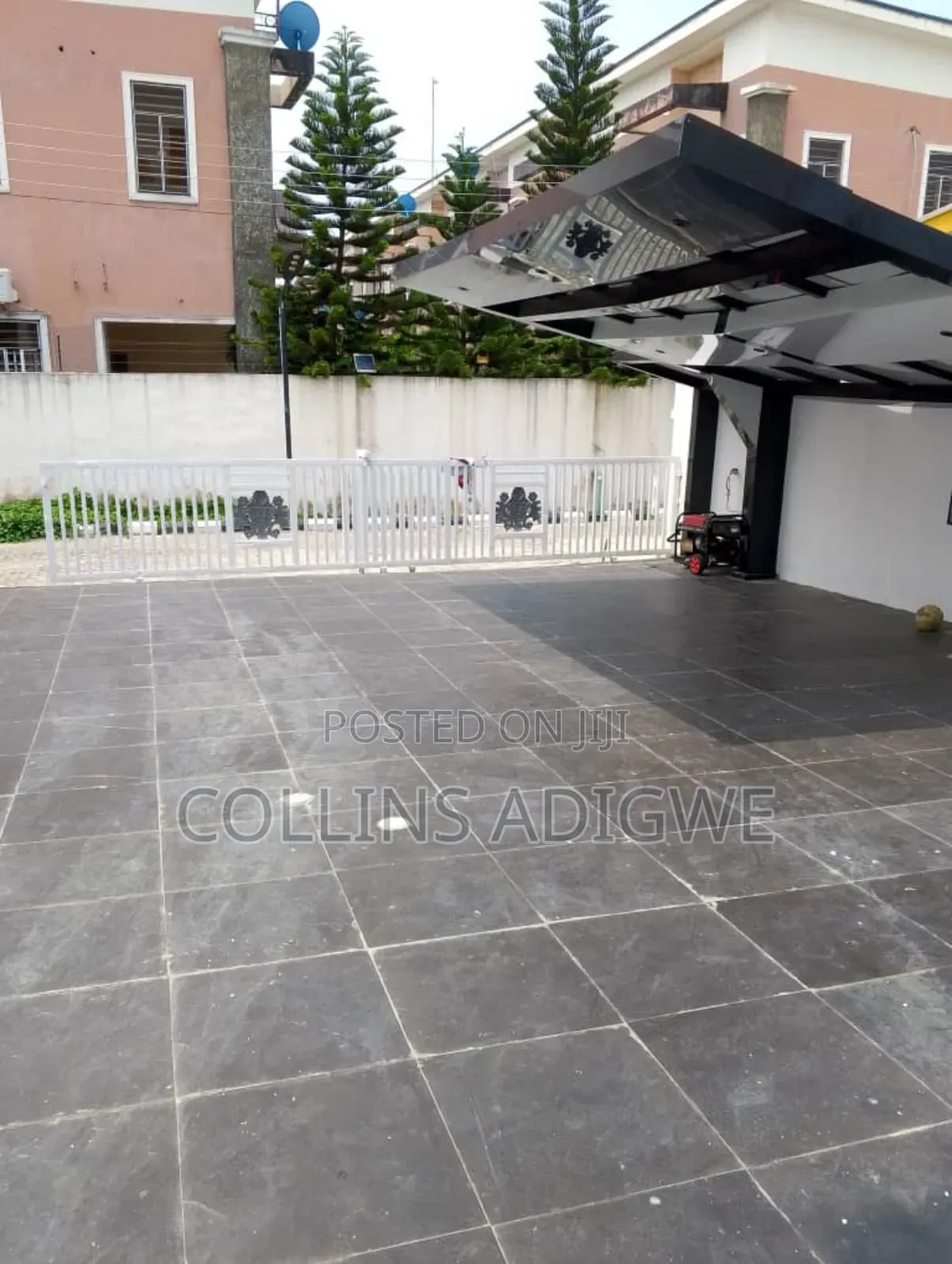 5bdrm Duplex in Call Estate Chevron for sale