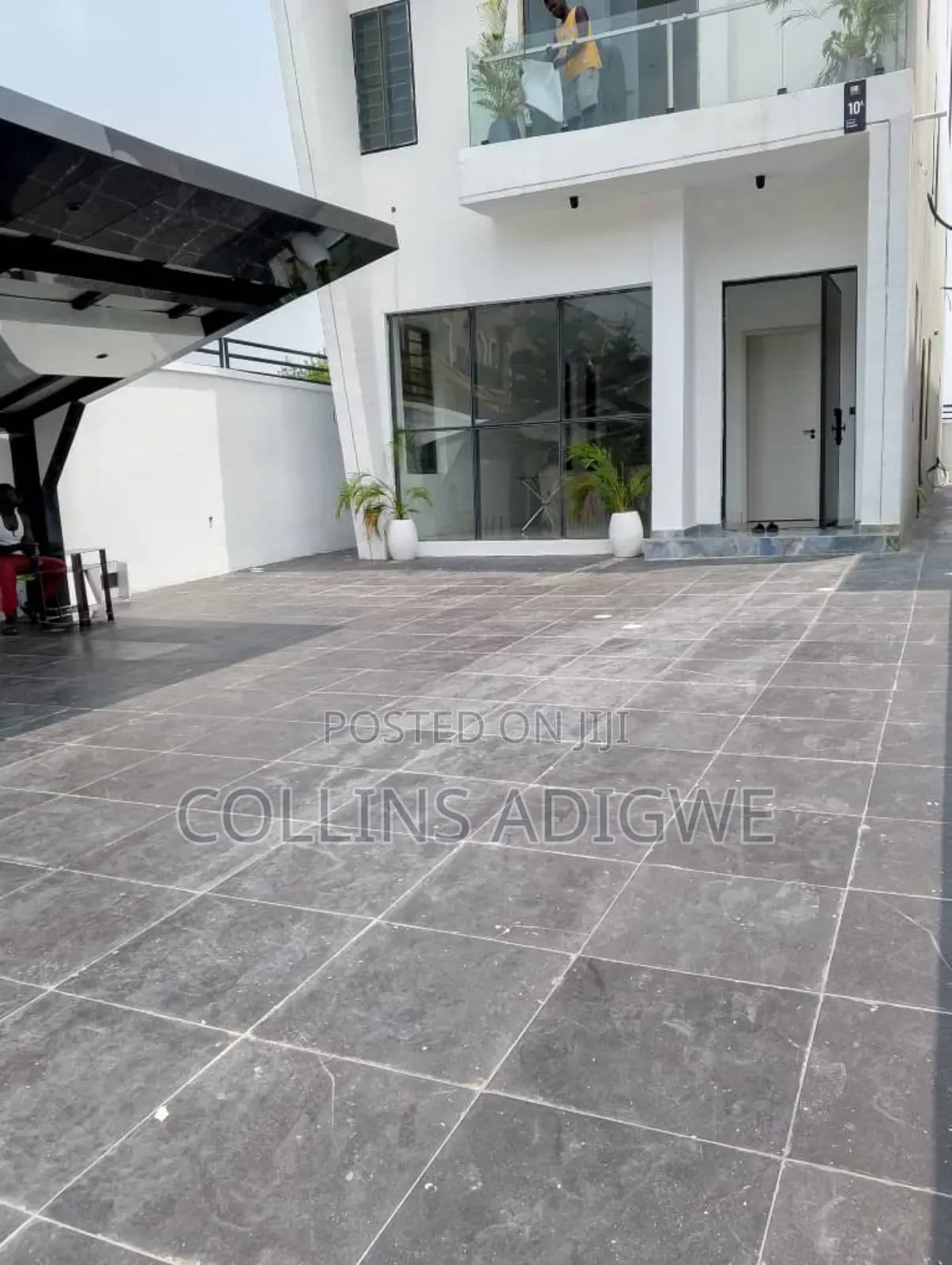 5bdrm Duplex in Call Estate Chevron for sale