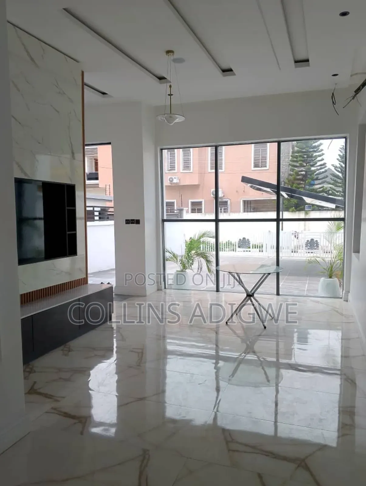 5bdrm Duplex in Call Estate Chevron for sale