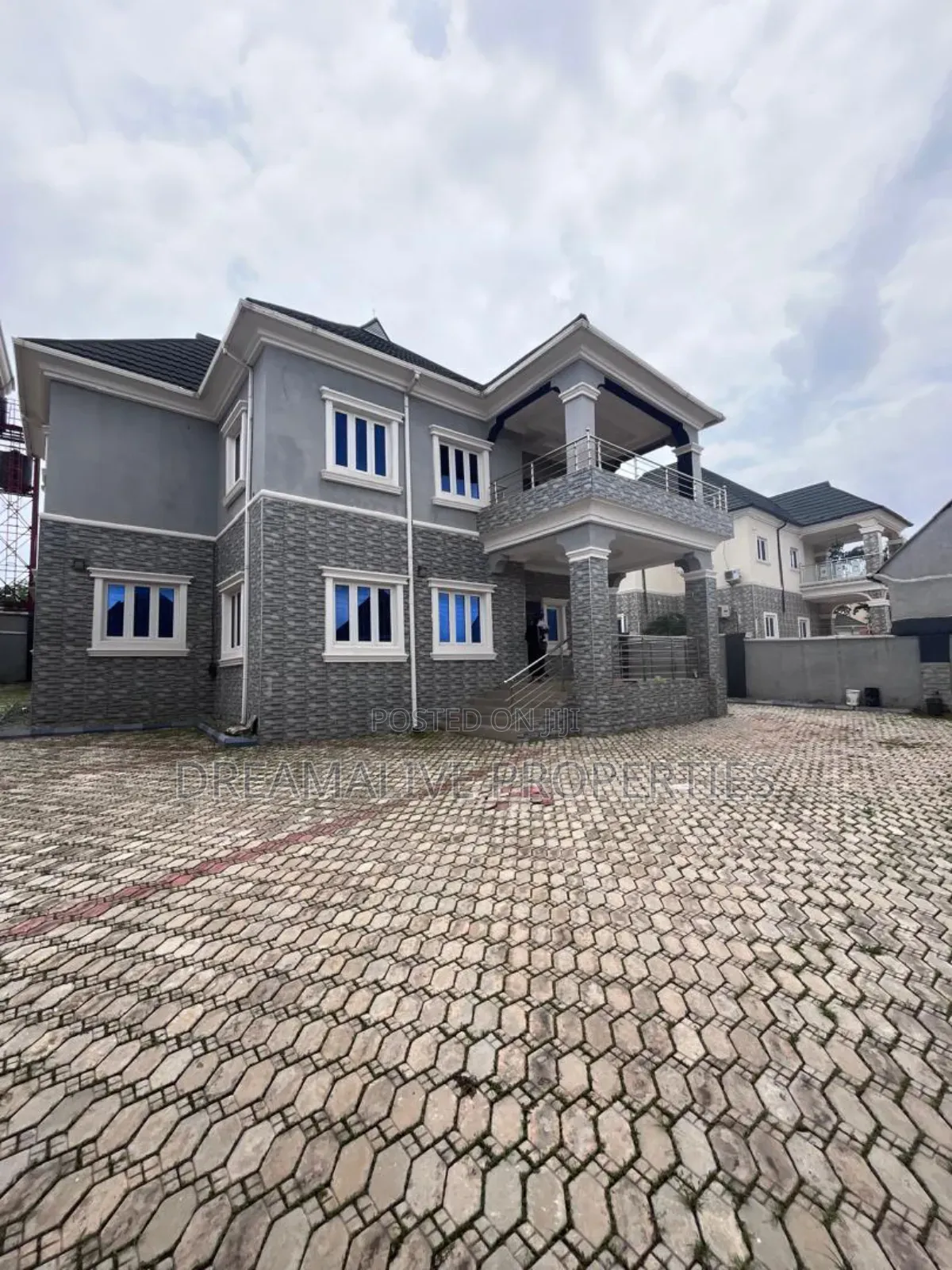 5bdrm Duplex in An Estate, Life Camp for sale