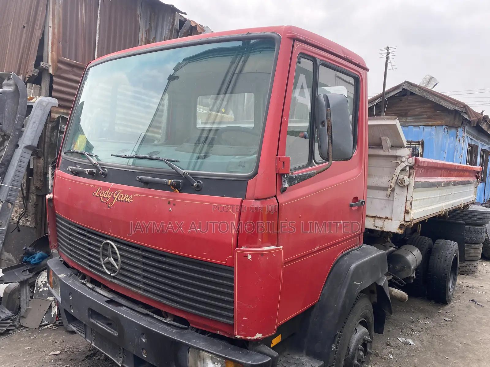 Mercedes Benz Tipper 8 Bolts Red