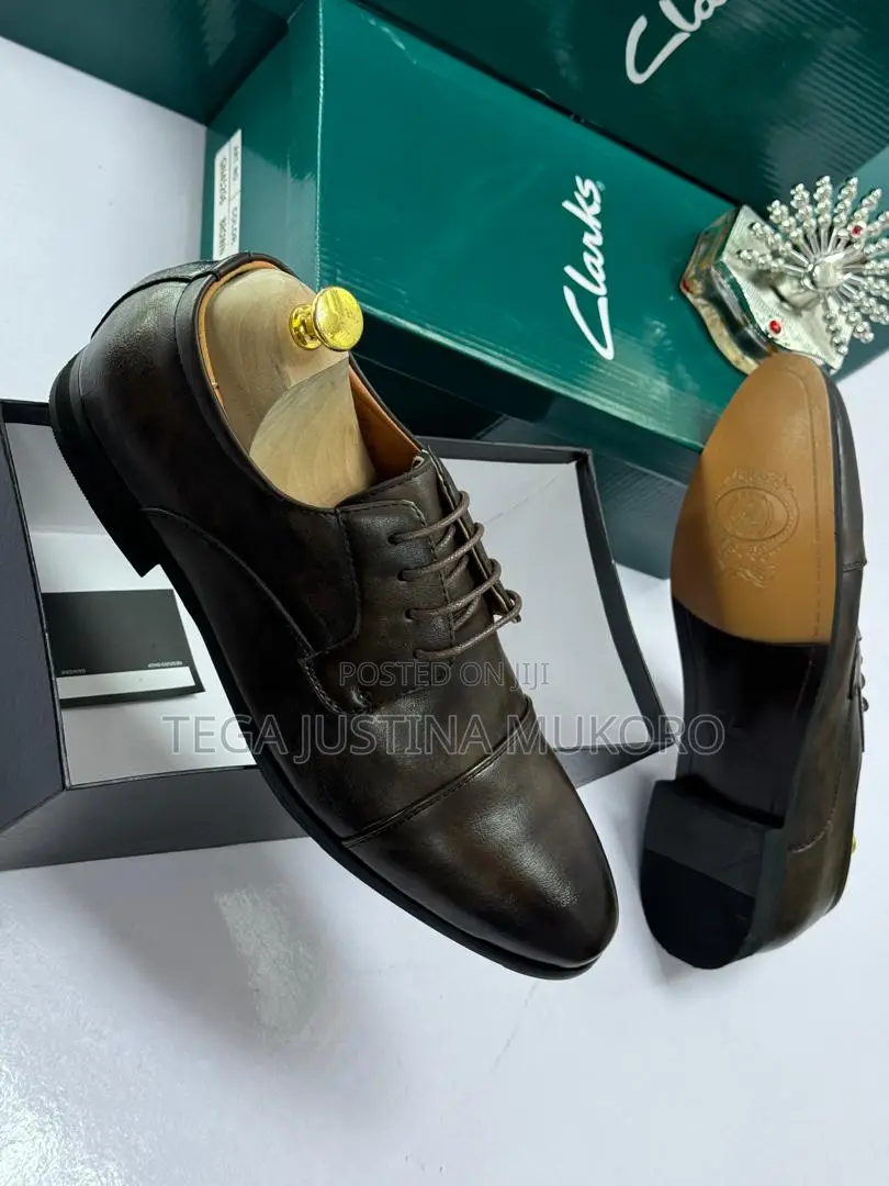Clark's Men Pointed Toe Flat Shoes