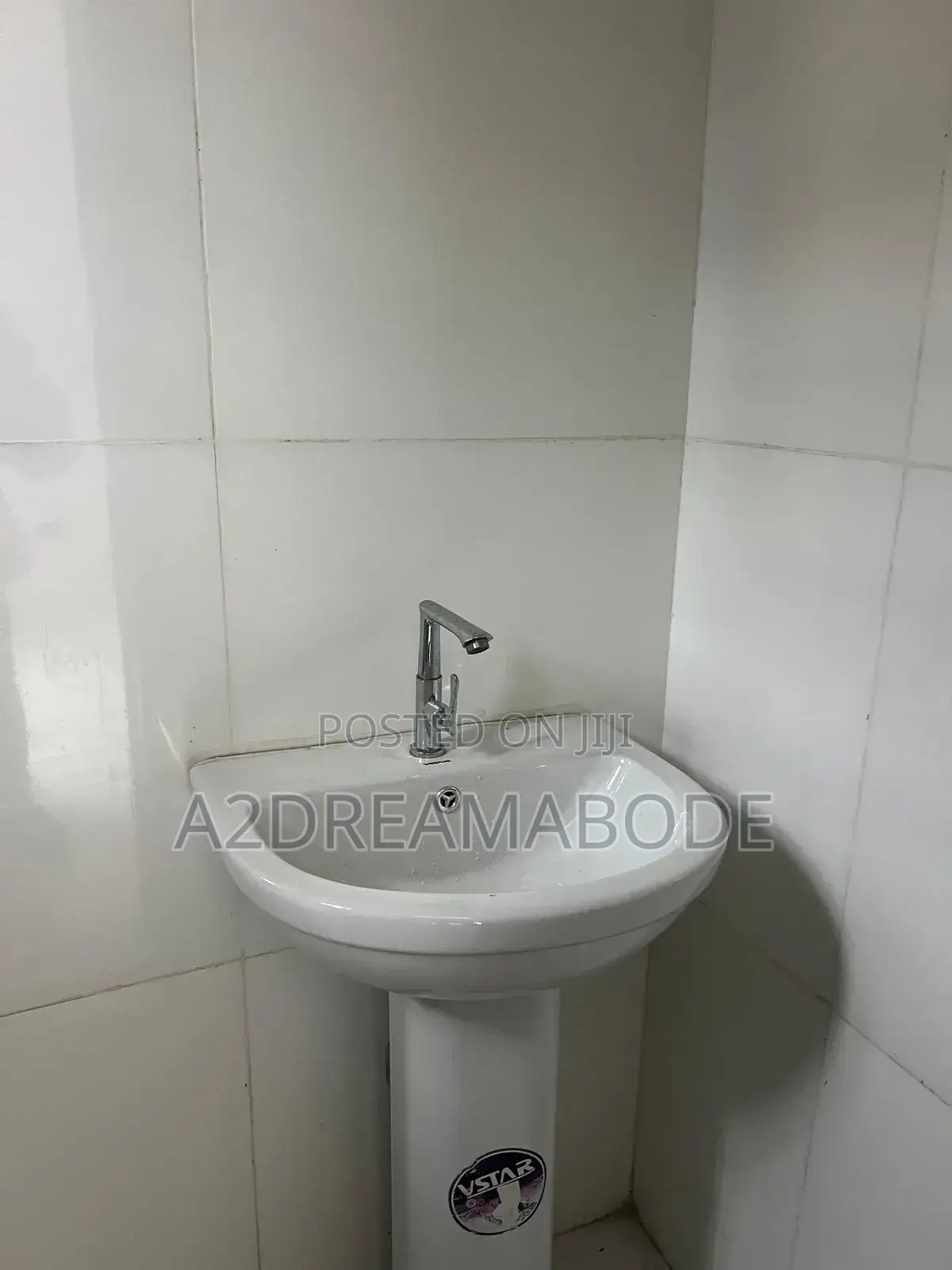 3bdrm Apartment in Magodo Phase 2 Gra, Ikeja for sale