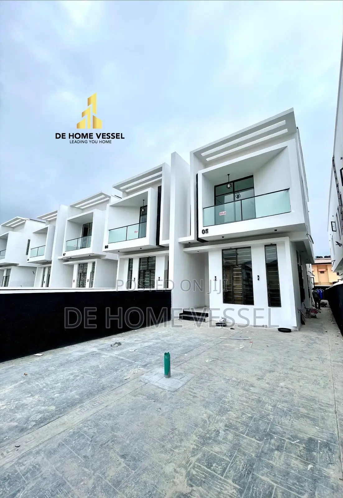 4bdrm Duplex in Idado for sale
