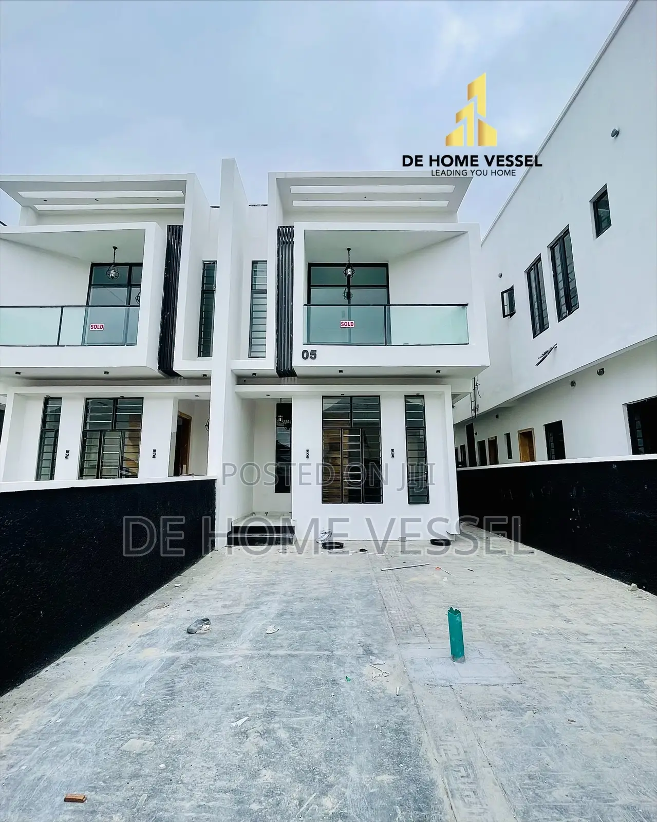 4bdrm Duplex in Idado for sale