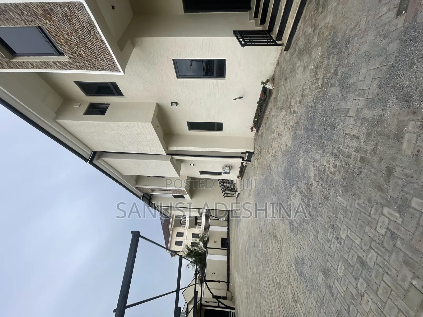 4bdrm Duplex in Jahi Gilmore,Very for rent