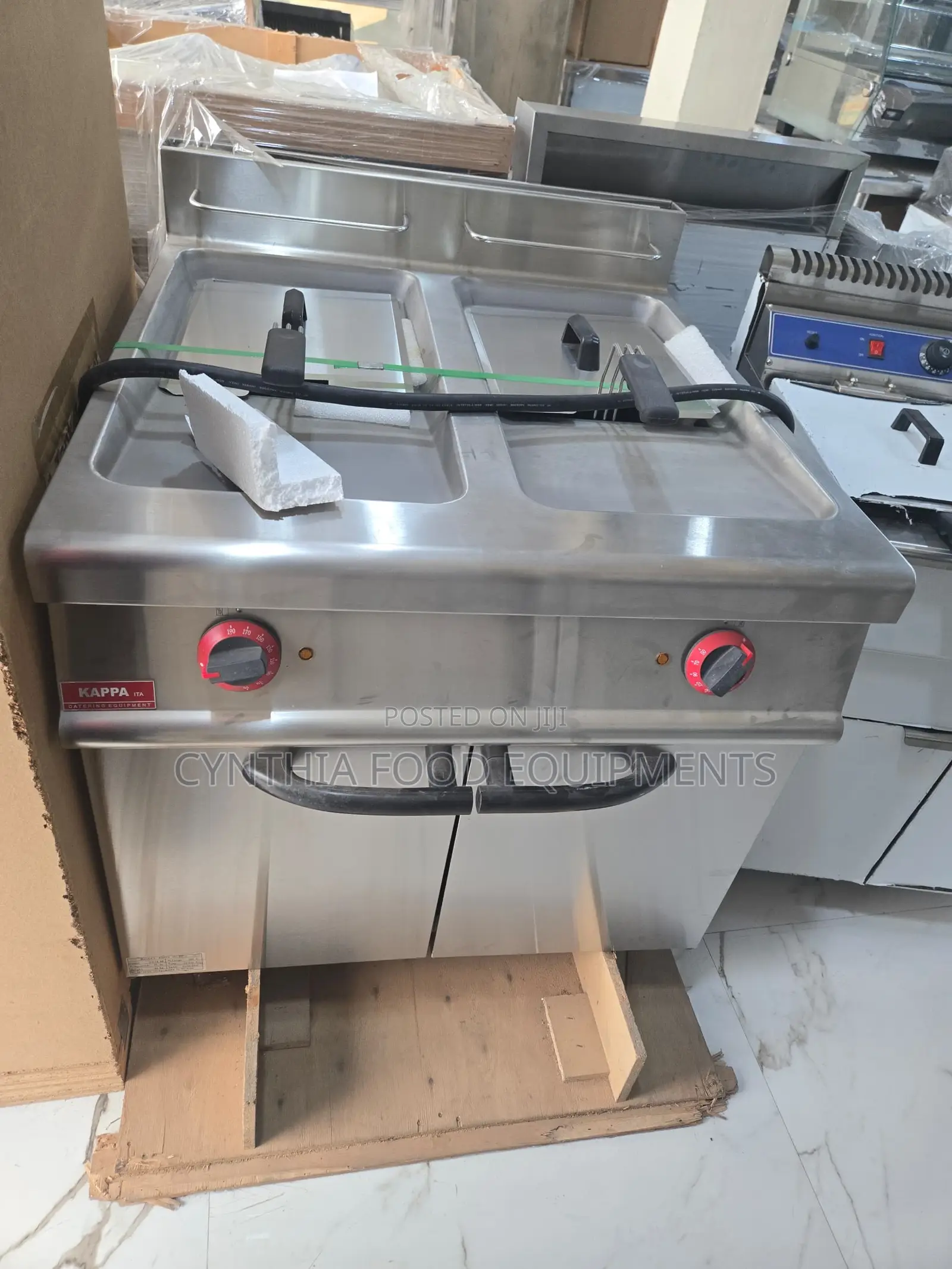 20l X 20l Standing Electric Deep Fryer With Cabinet