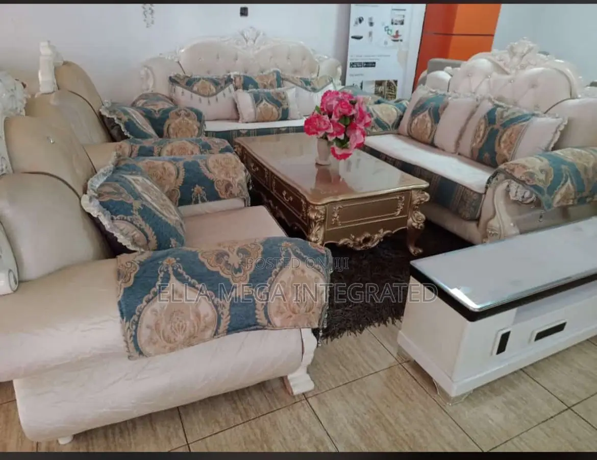 Royal Sofa Set Wit 7 Seater
