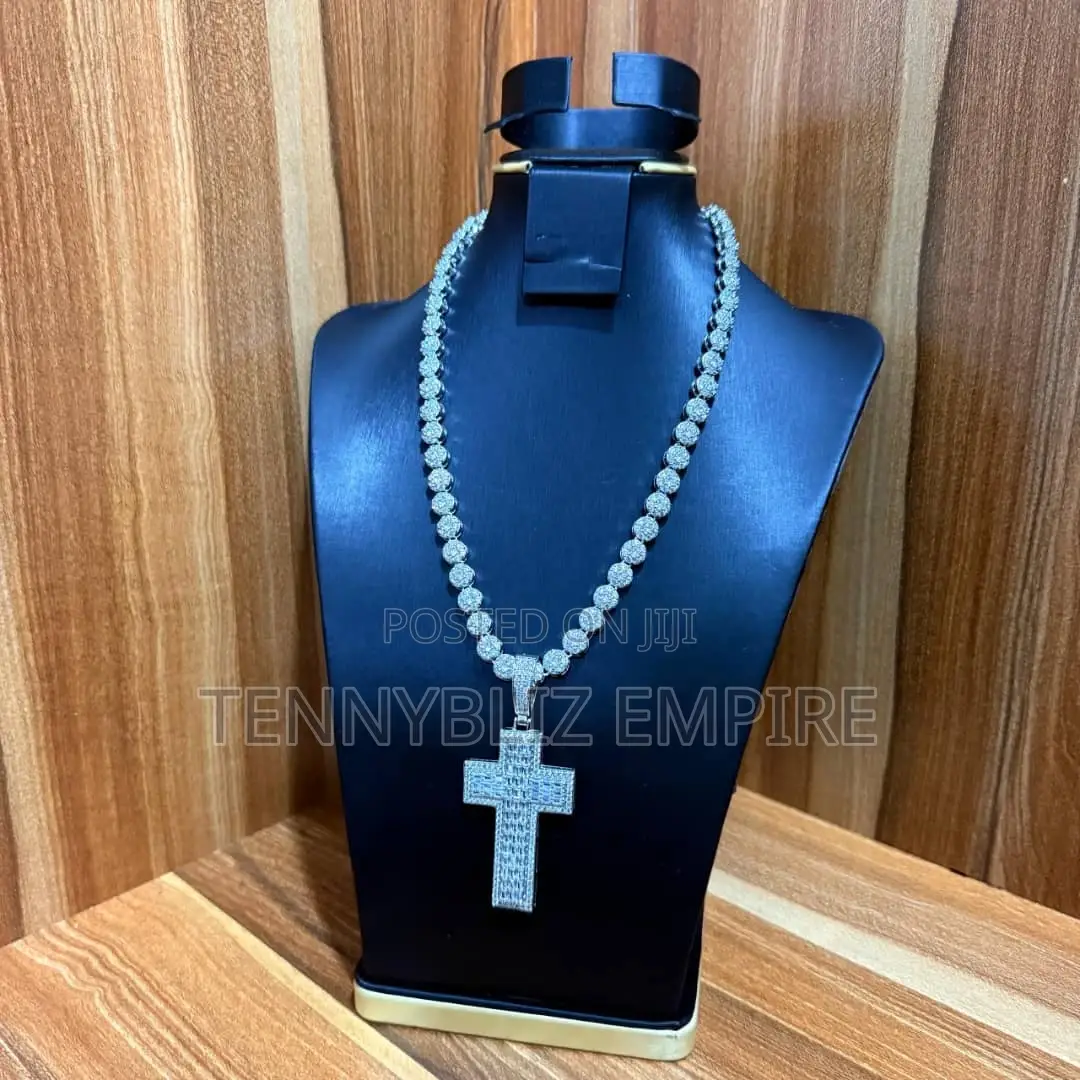 High-Quality Iced Latest Luxury Pendant Cross Blings