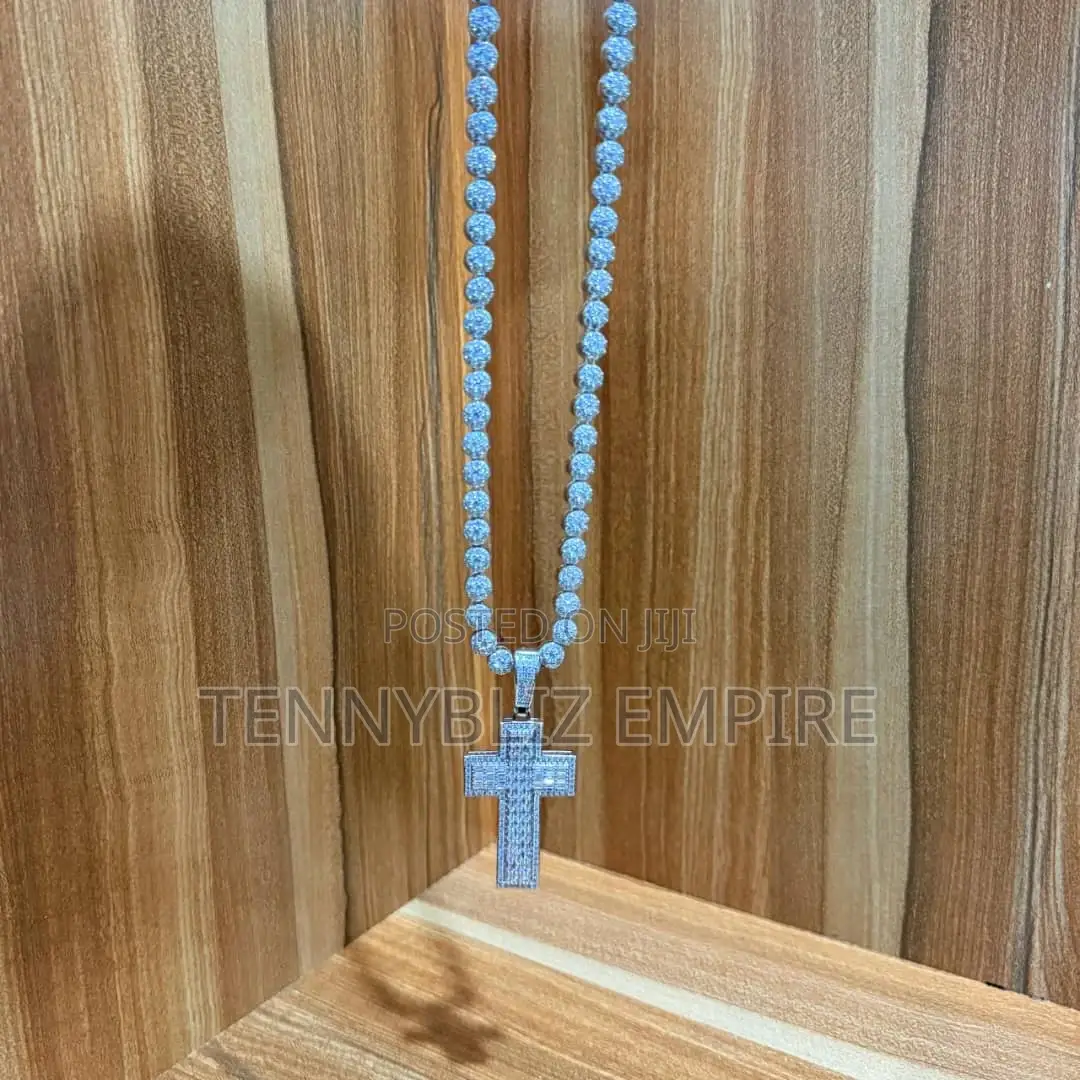 High-Quality Iced Latest Luxury Pendant Cross Blings